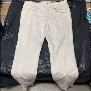 Woman’s mossimo pants